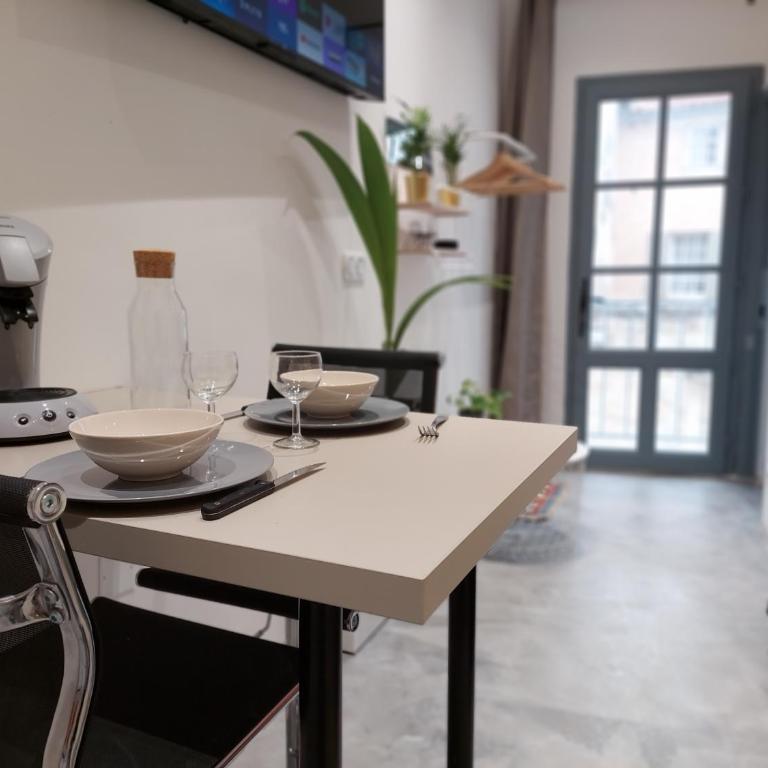 Les studios de Théophile - Calme absolu - Wifi - Centre historique - Appartement avec Balcon - 14