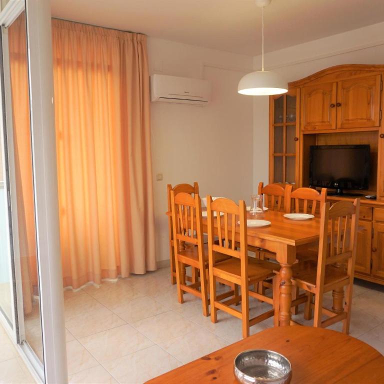 Villa Service - Rovior 3º 4ª - Apartamento - 6