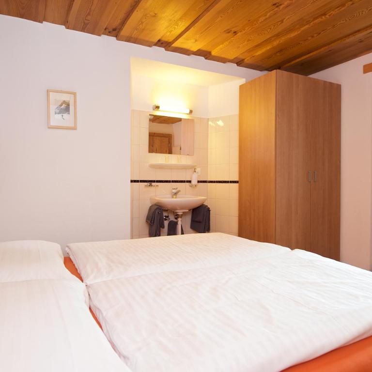 Hotel Bahnhof - Doppelzimmer mit Gemeinschaftsbad - 5