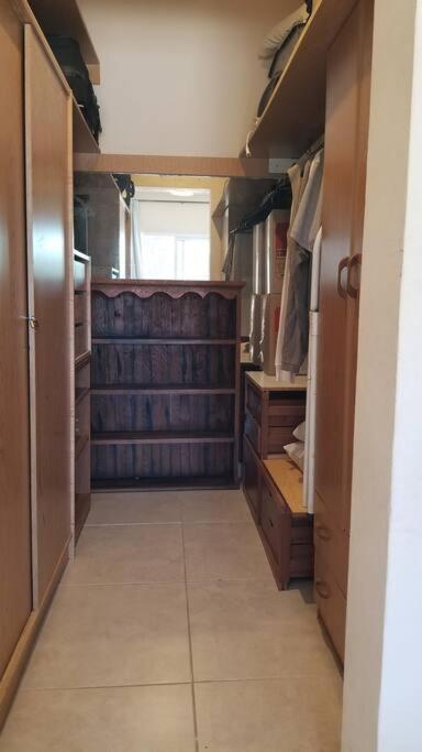Hermosa casa con fogonero, parrilla cubierta, pileta y jardin parquizado - Villa de 3 dormitorios - 10