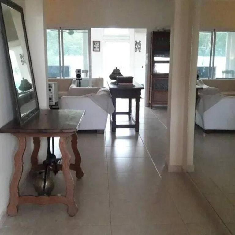 Hermosa casa con fogonero, parrilla cubierta, pileta y jardin parquizado - Villa de 3 dormitorios - 16