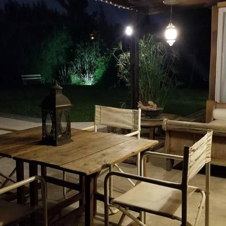 Hermosa casa con fogonero, parrilla cubierta, pileta y jardin parquizado - Villa de 3 dormitorios - 18