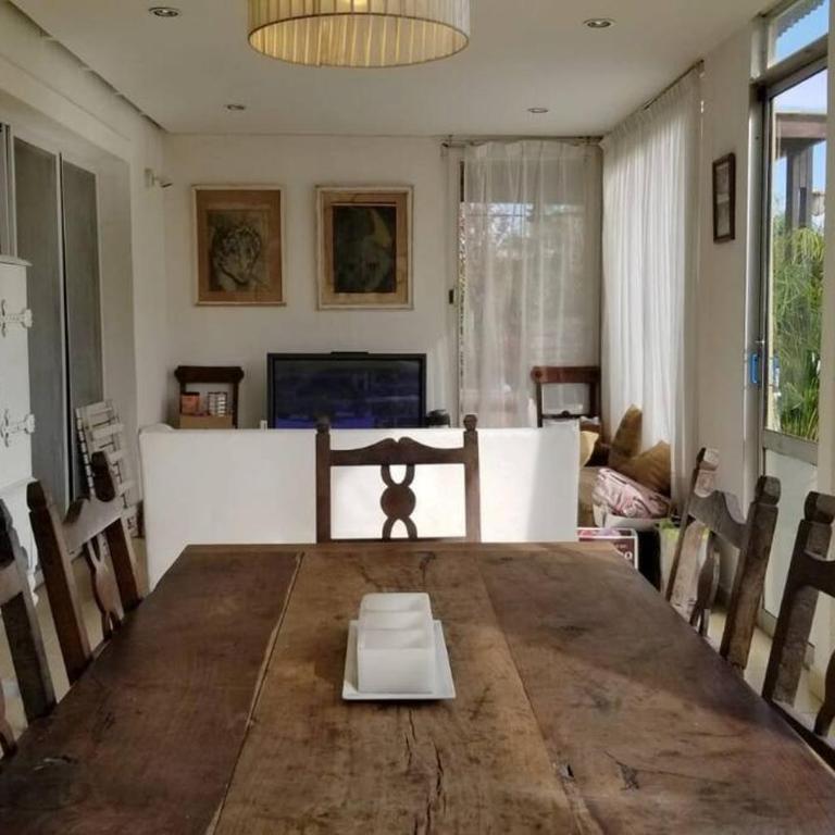Hermosa casa con fogonero, parrilla cubierta, pileta y jardin parquizado - Villa de 3 dormitorios - 21