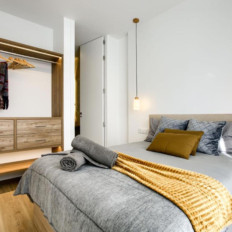 El Cielo: Lujoso Ático en Madrid Centro - Three-Bedroom Apartment - 8
