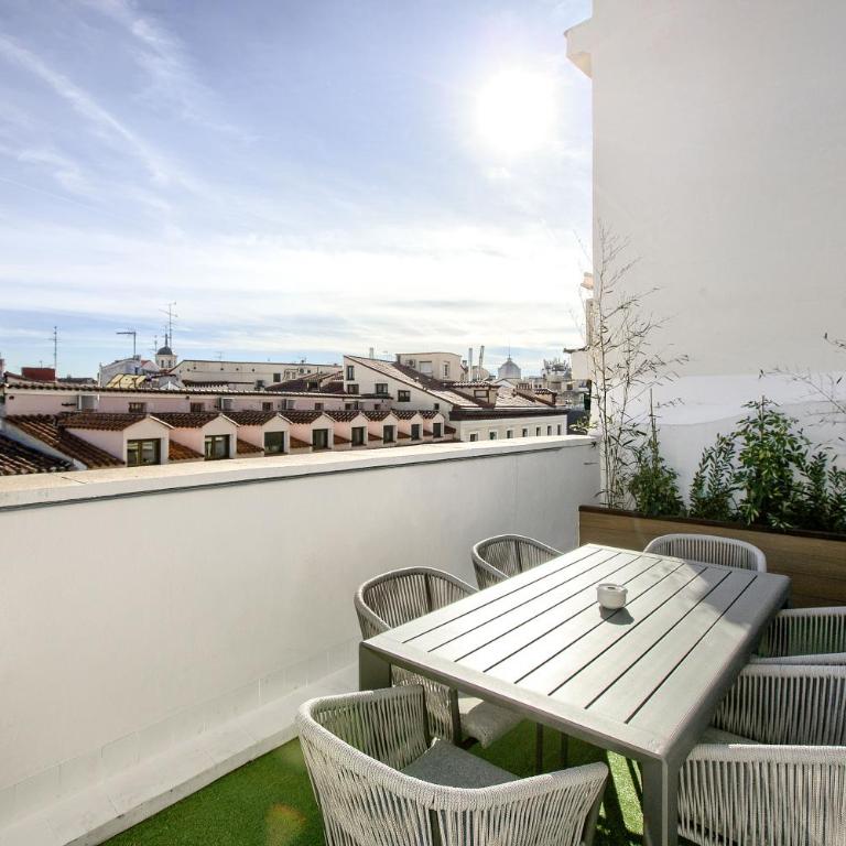 El Cielo: Lujoso Ático en Madrid Centro - Three-Bedroom Apartment - 26