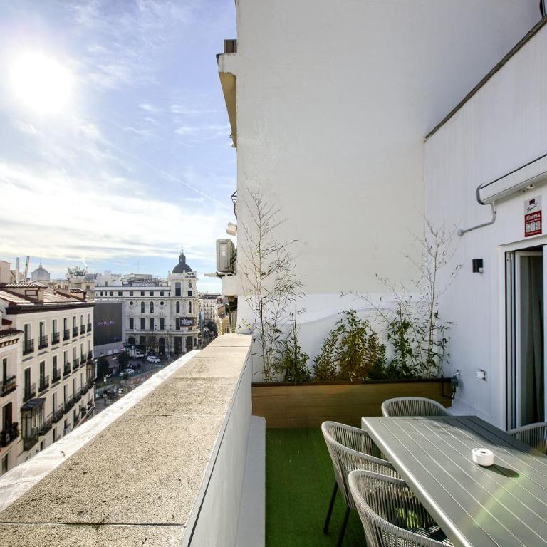 El Cielo: Lujoso Ático en Madrid Centro - Three-Bedroom Apartment - 6