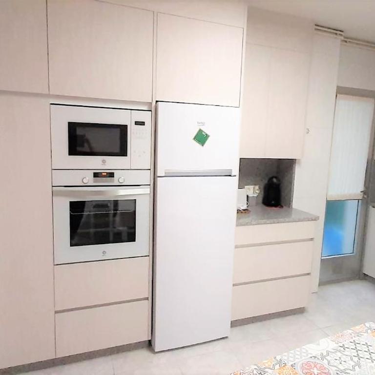 Piso Emigrante - Three-Bedroom Apartment - 4