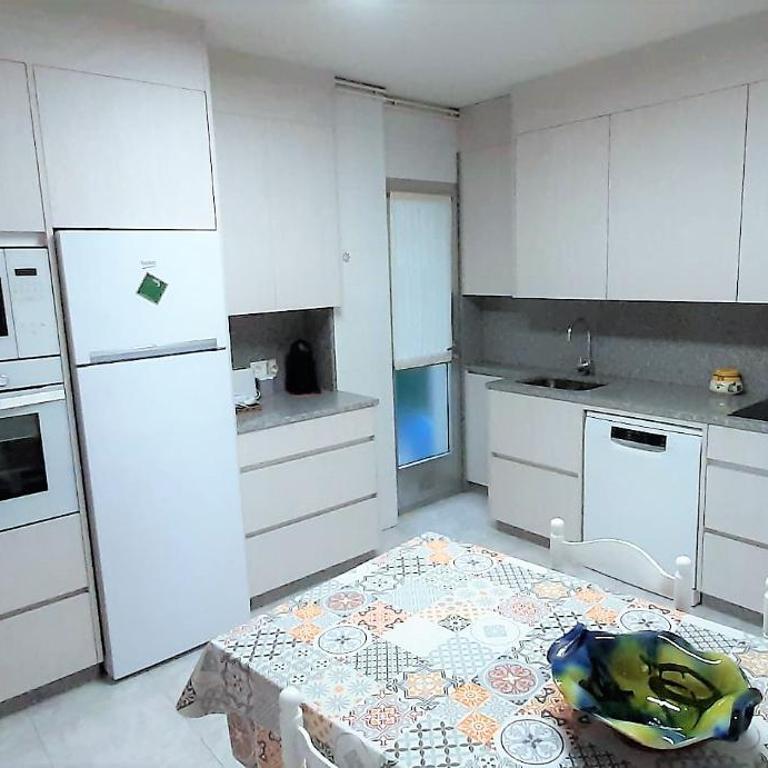 Piso Emigrante - Three-Bedroom Apartment - 1