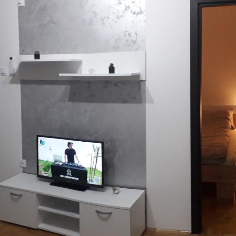 LIMA - One-Bedroom Apartment - Non-Smoking - 3