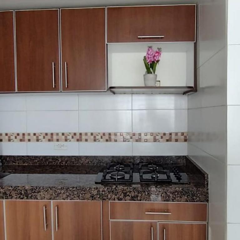 Hermoso apartamento en conjunto cerrado cerca al aeropuerto - Apartamento de 3 dormitorios - 5