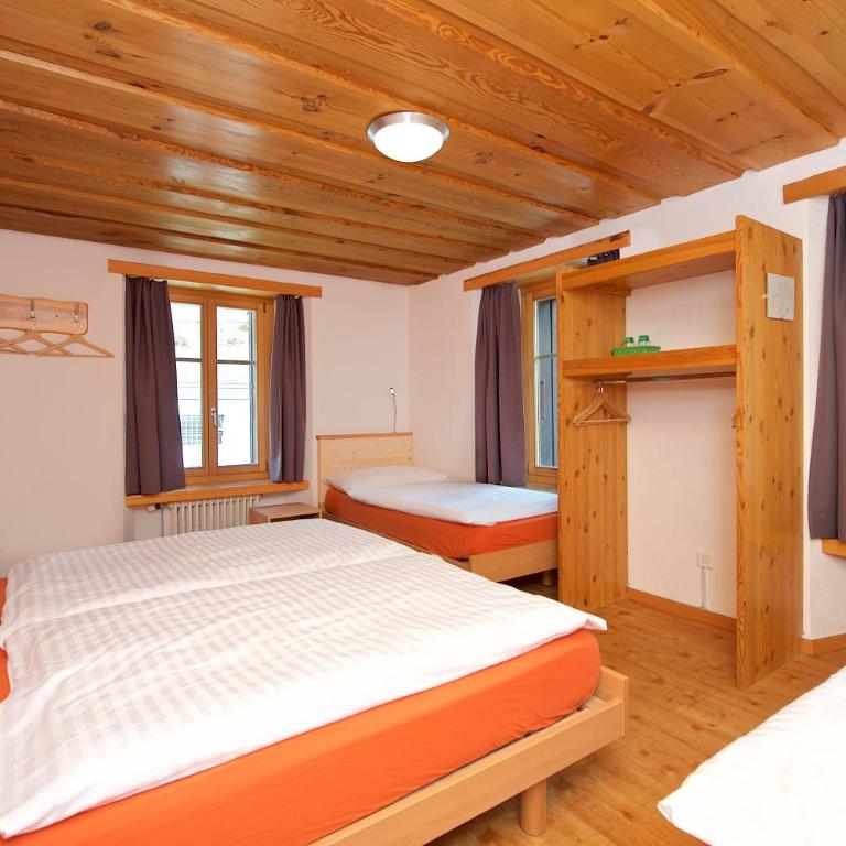 Hotel Bahnhof - Familienzimmer mit eigenem Bad - 3