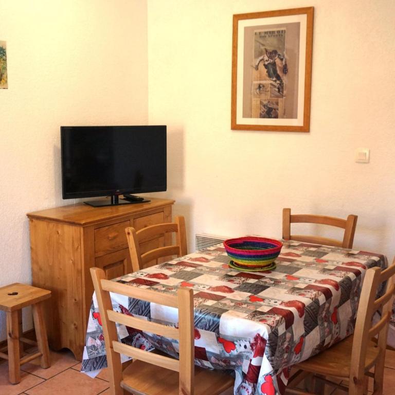 Appartement 3 pièces, 6 personnes, animaux admis, parking couvert, proche pistes - FR-1-636-31 - Appartement (6 Adultes) - 3