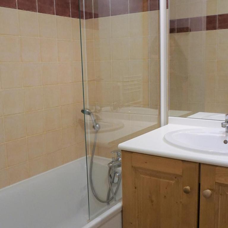 Appartement lumineux avec balcon, parking, WIFI, proche pistes - FR-1-636-54 - Apartment (4 Adults) - 8