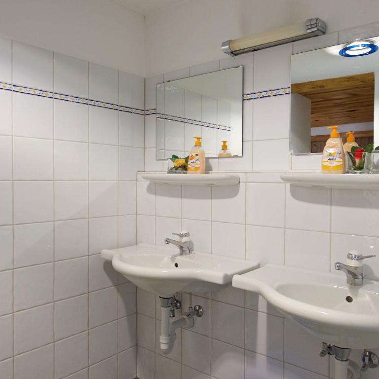 Hotel Bahnhof - Bett in einem Premium Schlafsaal für Männer und Frauen - 16