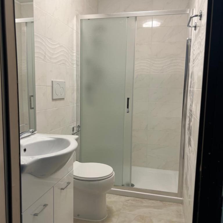Roma Guest House - Camera Matrimoniale con Bagno Privato - 4