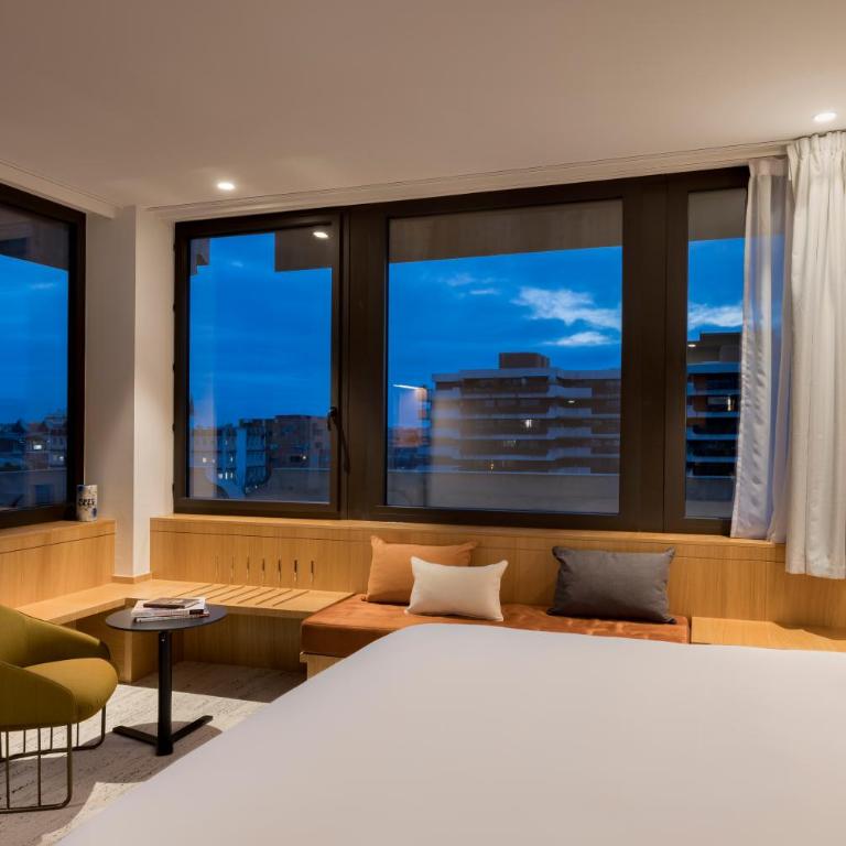 FirstName Bordeaux, Part of JdV by Hyatt - Chambre d'Angle Lit King-Size de Luxe - 7