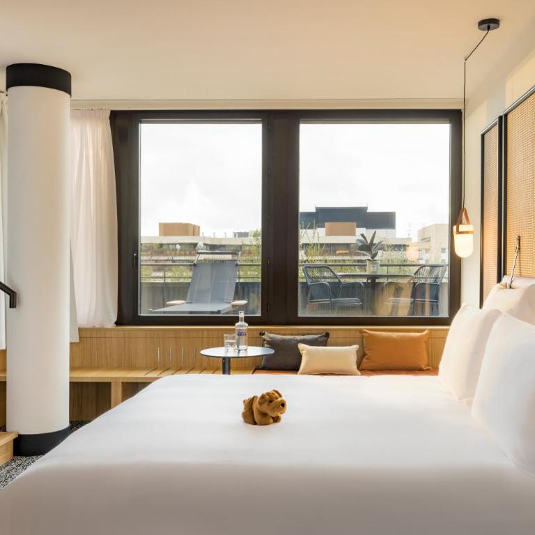 FirstName Bordeaux, Part of JdV by Hyatt - Chambre Lit King-Size Premier avec Terrasse et Sauna - 4