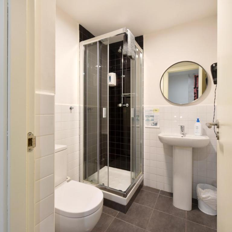Free Hostels Barcelona - Economy Double Room - 13