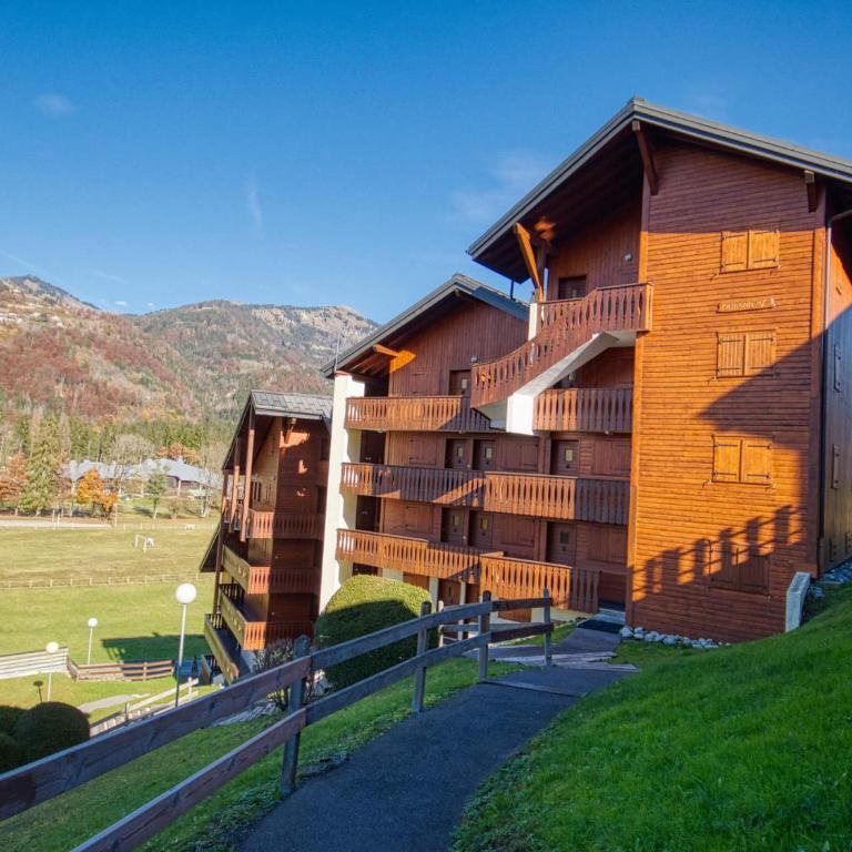 Appartement rénové, confortable, proche navettes, vue montagne - Apartamento de 1 dormitorio - 2