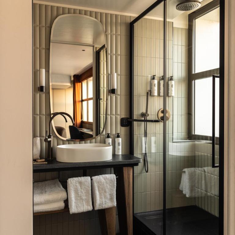 Hôtel Dame des Arts - Chambre Premium avec Terrasse - Vue sur Tour Eiffel - 3