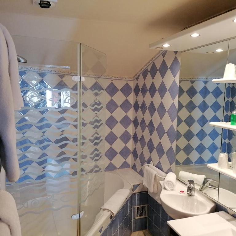 Hôtel Le Lievre Blanc - Chambre Quadruple avec Baignoire - 1