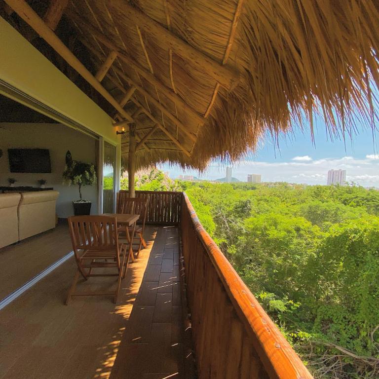 Palm Valley Cabins - Family Room with Balcony - 1