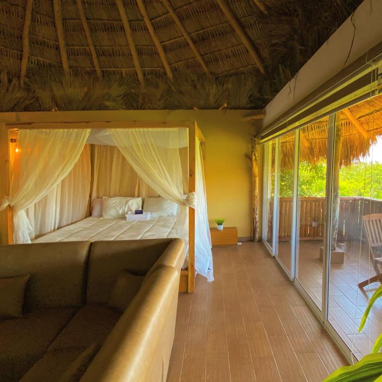 Palm Valley Cabins - Deluxe Double Room with Balcony - 3