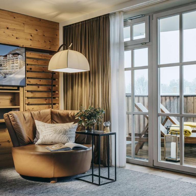 Grand Tirolia Kitzbühel - Member of Hommage Luxury Hotels Collection - Junior Suite mit Kingsize-Bett und Alpenblick - 2