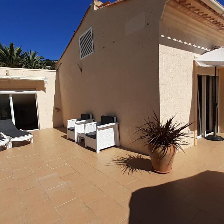 habitación con techo inclinado y vista al mar - Apartamento de 1 dormitorio - 11