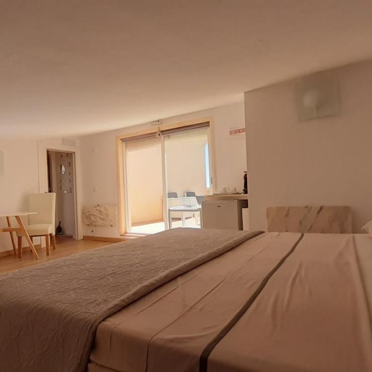 habitación con techo inclinado y vista al mar - Apartamento de 1 dormitorio - 15