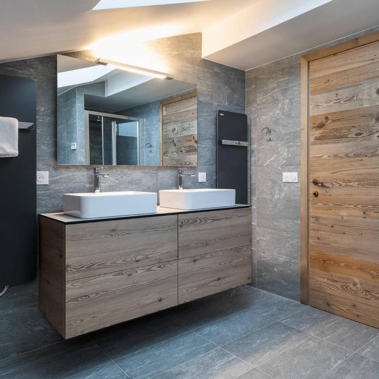 Appartement Duplex 94m² Courchevel Village - Pour 6 personnes - Pieds des pistes avec Parking et Wifi - FR-1-631-111 - Apartamento - 6