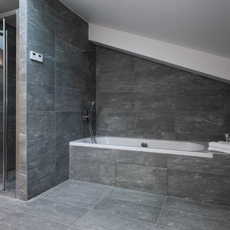 Appartement Duplex 94m² Courchevel Village - Pour 6 personnes - Pieds des pistes avec Parking et Wifi - FR-1-631-111 - Apartamento - 7