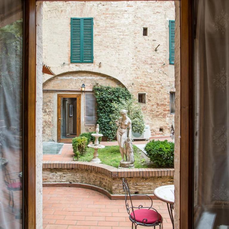 Piazza Paradiso Accommodation - One-Bedroom Apartment - Separate Building - 1