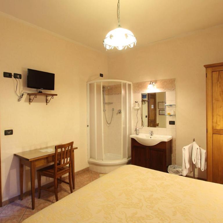 Hotel Margaret - Camera Matrimoniale con Bagno in Comune - 3