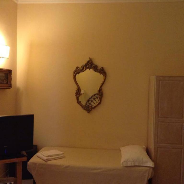 Marta Guest House - Camera Tripla con Bagno Privato - 2