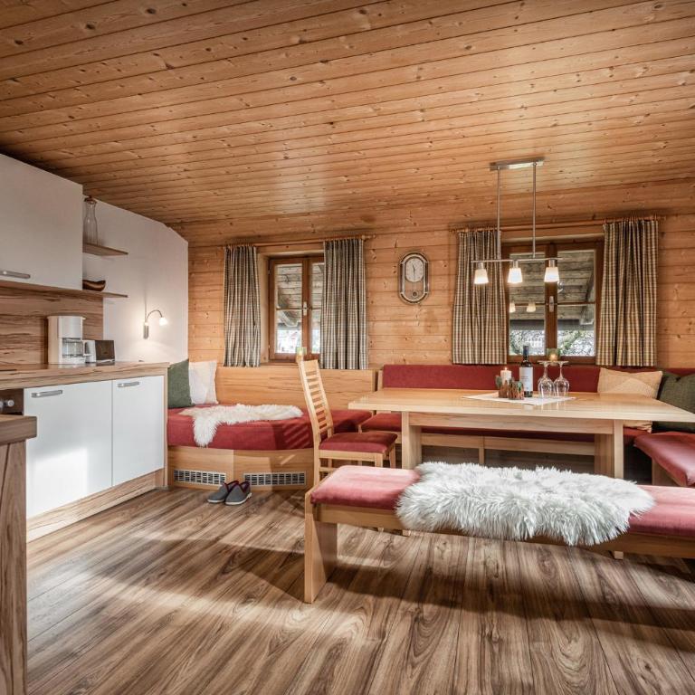Zillertaler Hofchalets Schustererhof - Apartment mit 2 Schlafzimmern und Bergblick - 2
