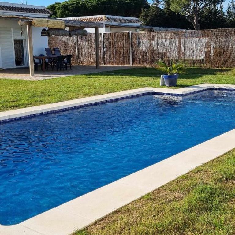 Las Casitas de la Barrosa con jardín y piscina - Casa - 2