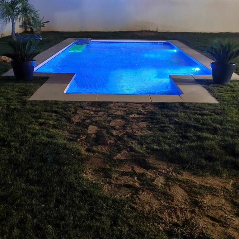 Las Casitas de la Barrosa con jardín y piscina - Casa - 4