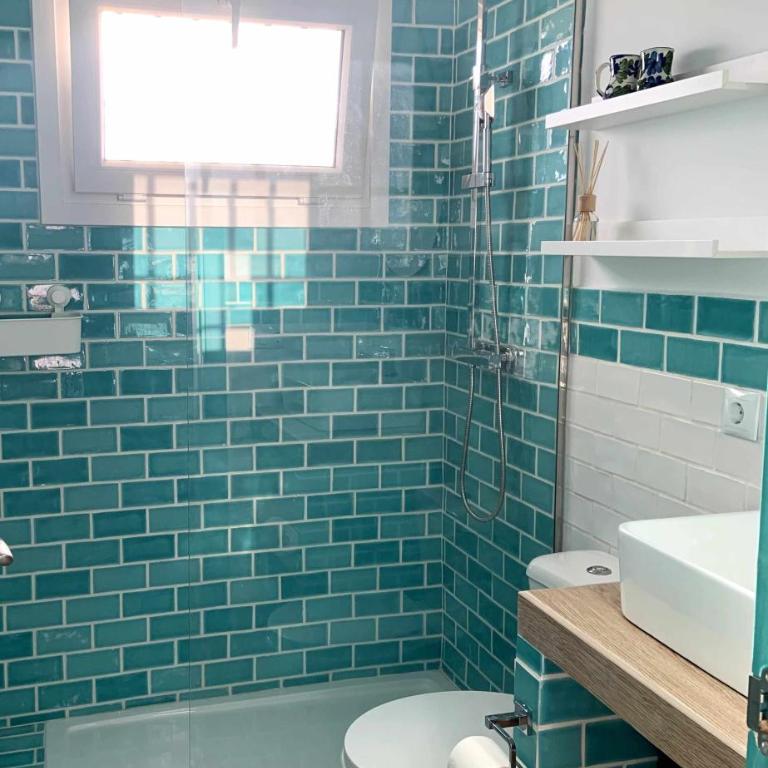 Las Casitas de la Barrosa con jardín y piscina - Casa - 8