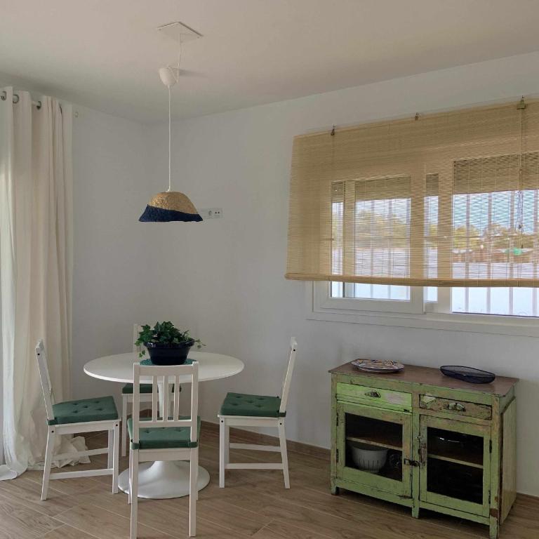 Las Casitas de la Barrosa con jardín y piscina - Casa - 11