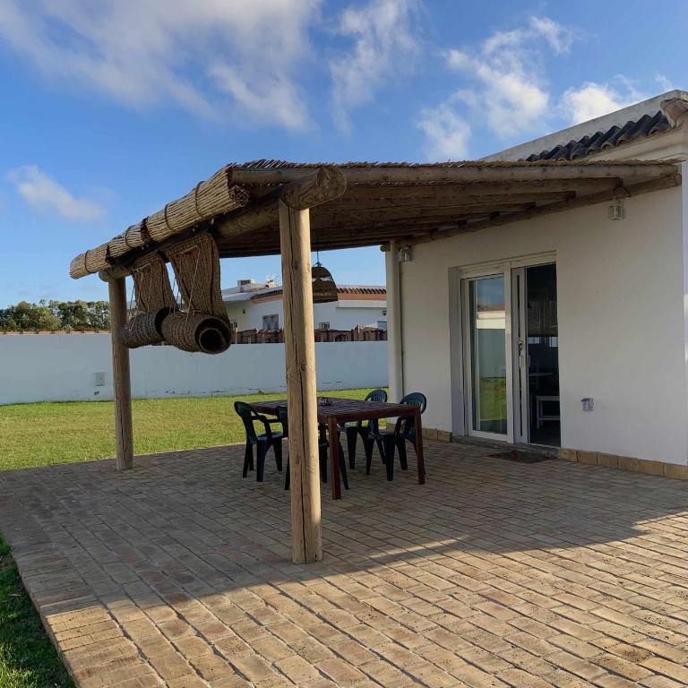 Las Casitas de la Barrosa con jardín y piscina - Casa - 12