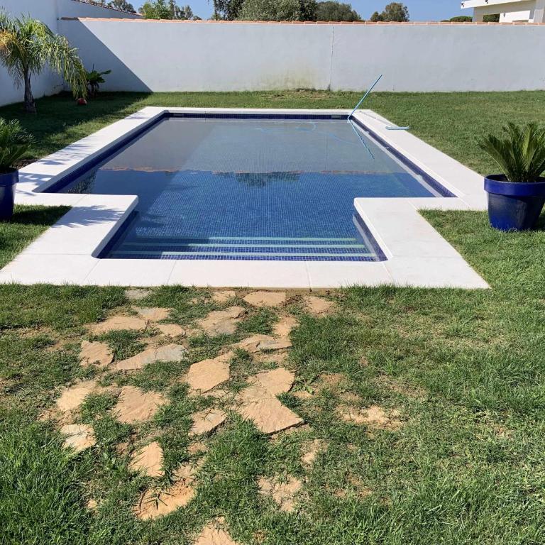 Las Casitas de la Barrosa con jardín y piscina - Casa - 29