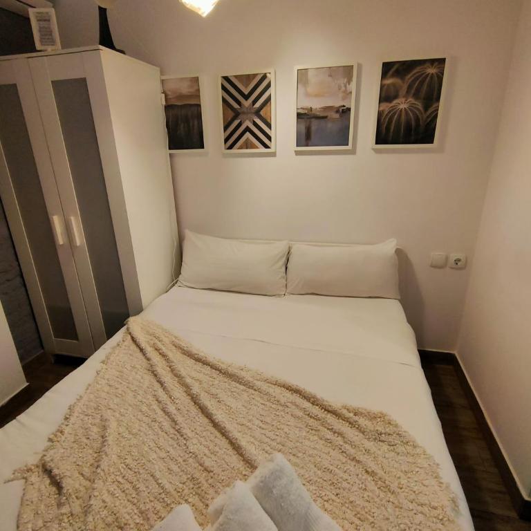 Pequeño Alojamiento con Mini Piscina - NO climatizada - Double Room with Terrace - 16