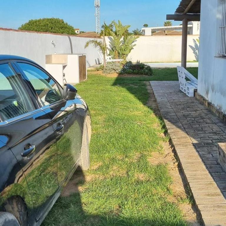 Las Casitas de la Barrosa con jardín y piscina - Casa - 11