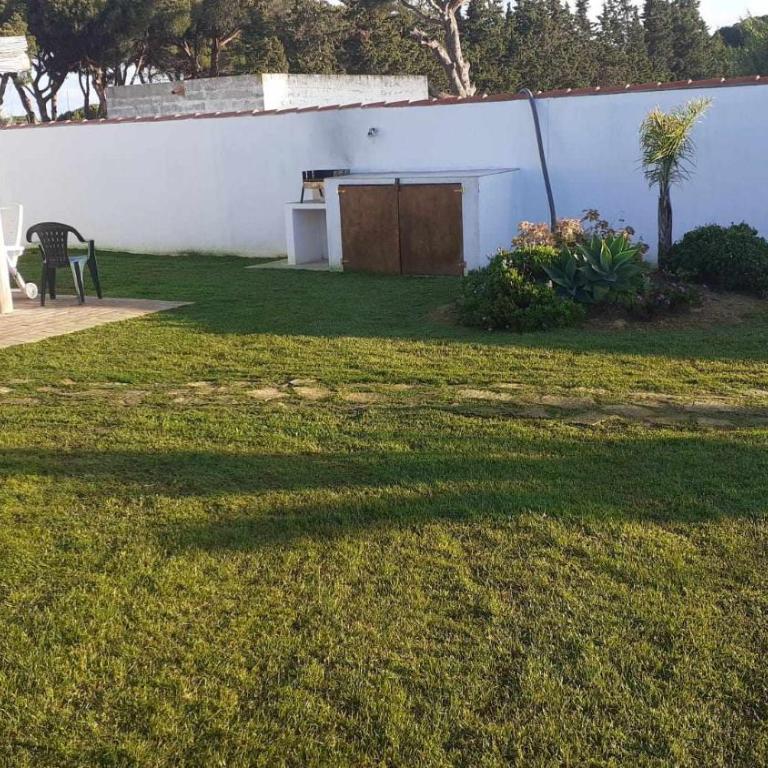 Las Casitas de la Barrosa con jardín y piscina - Casa - 14