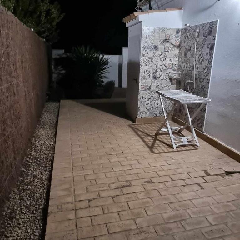 Las Casitas de la Barrosa con jardín y piscina - Casa - 17