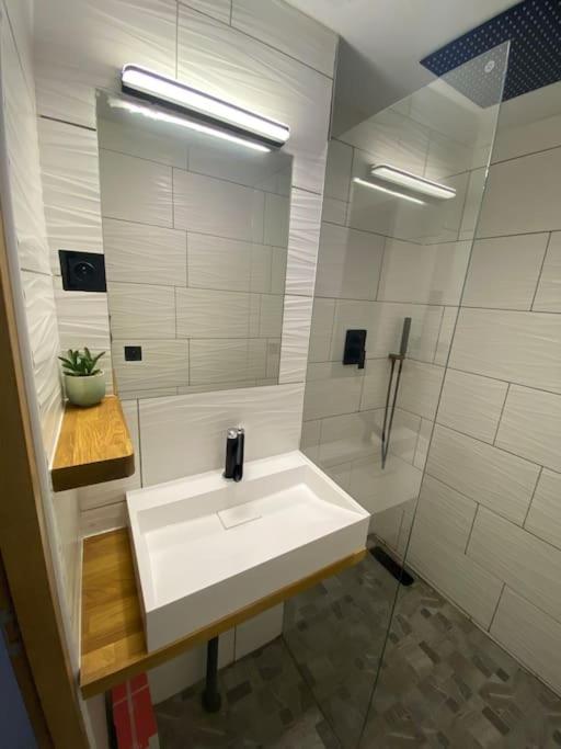 f2 4 pers 5min commerce plages - Appartement Deluxe - 12