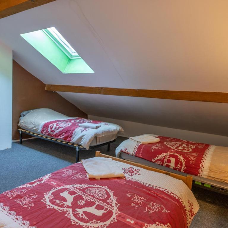 REFUGE- GITE Le Pas de l'Ane - Chambre Triple Économique avec Salle de Bains Commune - 3