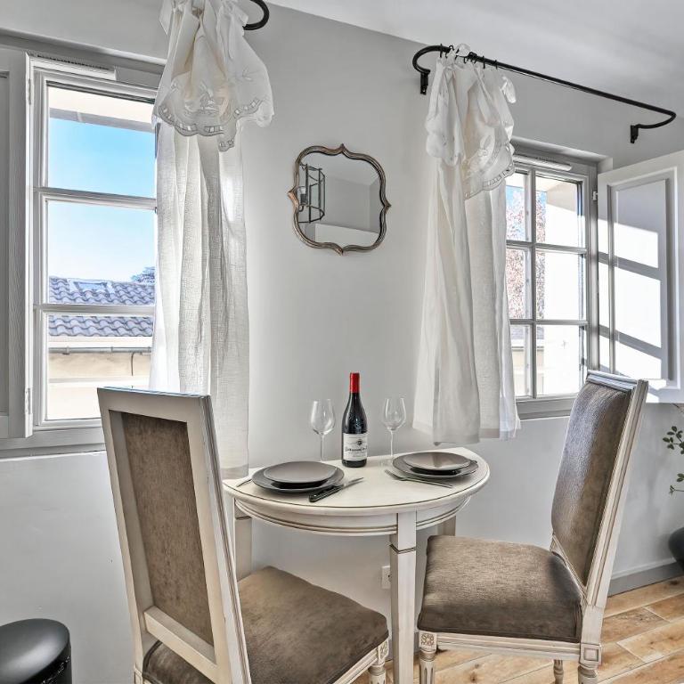 Au cœur des Papes, dans bâtisse de charme studios & appartements en cœur de ville - Superior Studio - 10