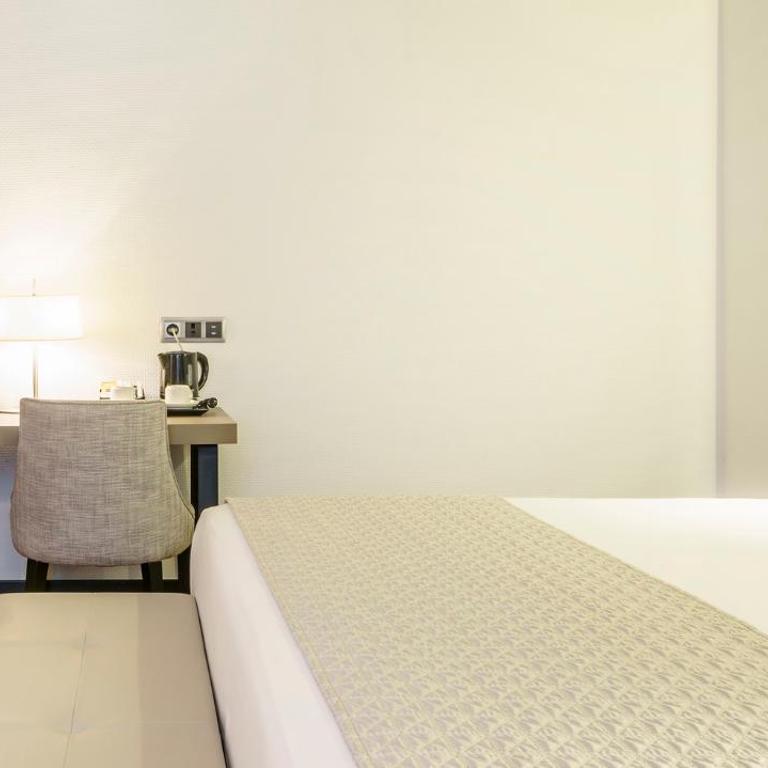 Hotel Ilunion Bilbao - Premium Double Room - 3